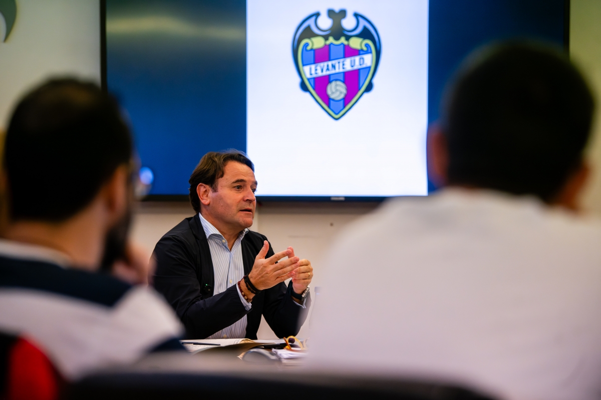 El Levante presenta una reestructuración de pago de la deuda para esquivar el concurso