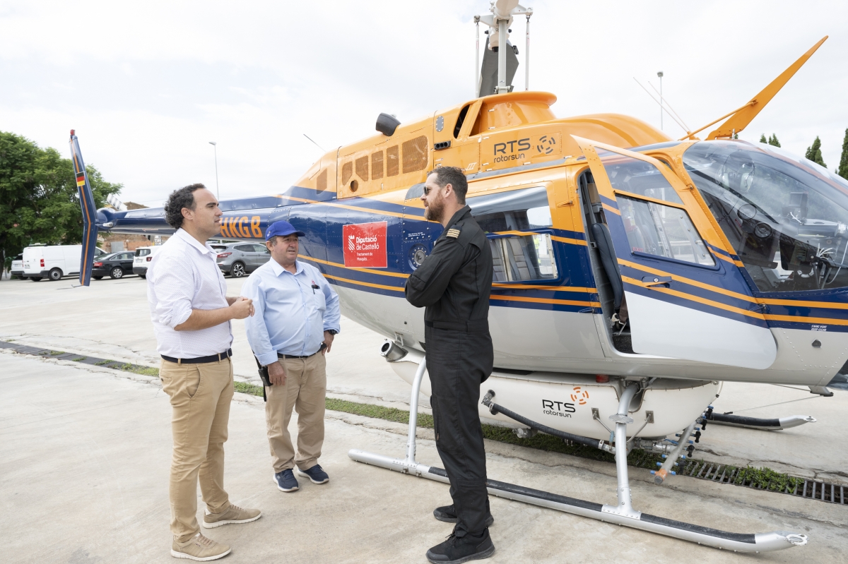 La Diputación inicia los vuelos aéreos contra los mosquitos para controlar las plagas en el litoral