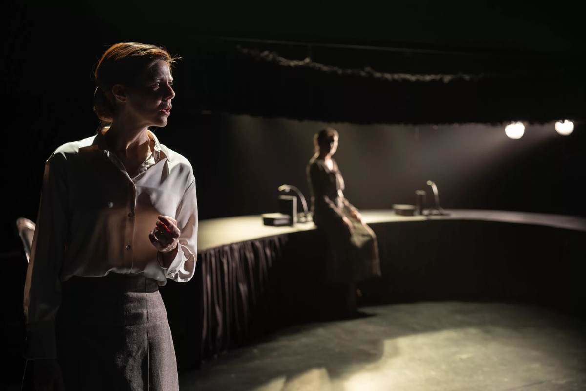 La actriz Manuela Velasco encarna a Camen Conde en una obra de teatro en El Batel de Cartagena