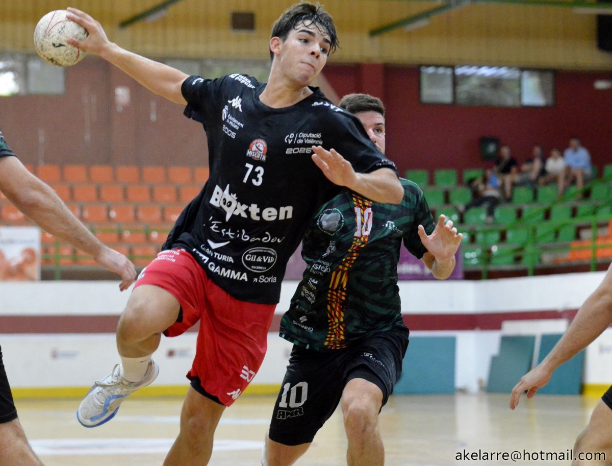 Balonmano Mislata vence a UCAM Murcia y se viste de protagonista