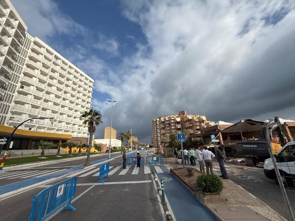 El Ayuntamiento de San Javier comienza la demolición de las antiguas galerías comerciales