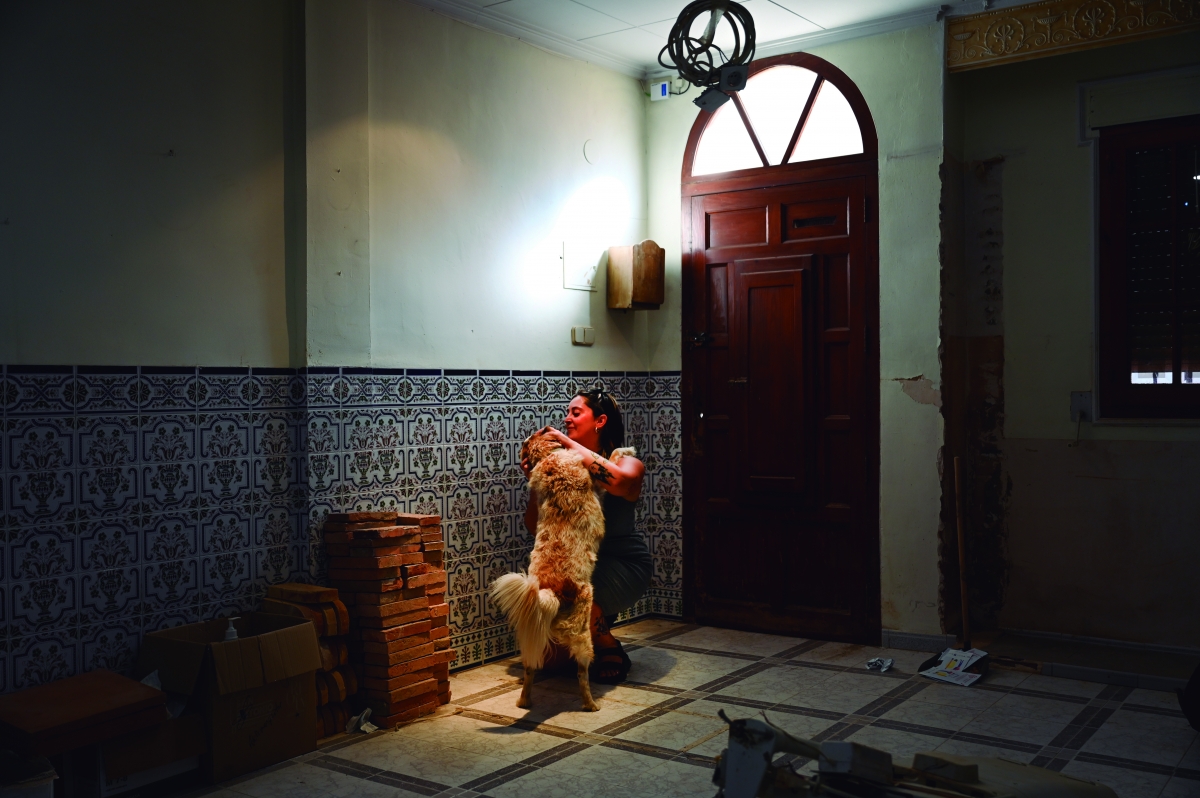 Mar Cuallado junto a su perro Bestia - Alfons Rodríguez Mar Cuallado junto a su perro Bestia