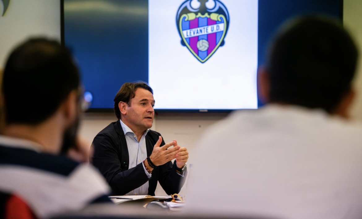 Danvila avaló con 5 millones de euros el fichaje de Etta Eyong  