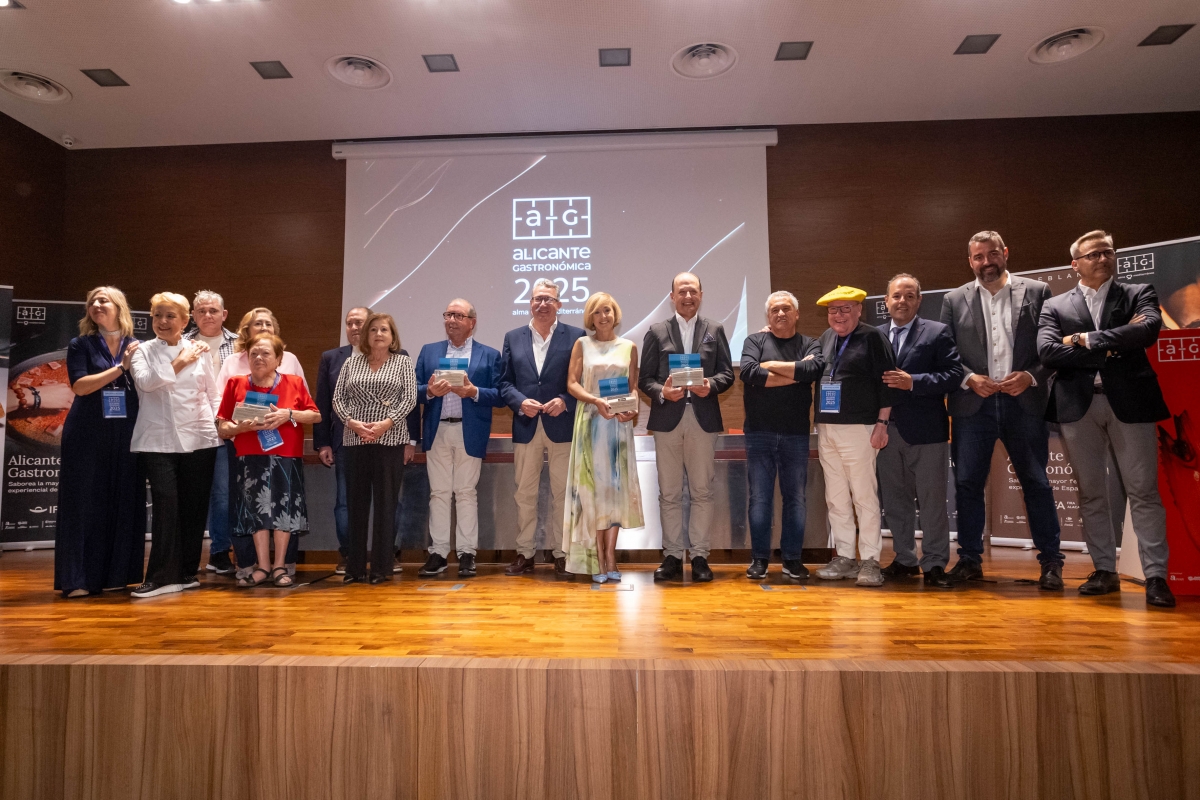 'Alicante Gastronómica' baja el telón con el homenaje a Juan Moll, l'Escaleta y Dolores Hurtado