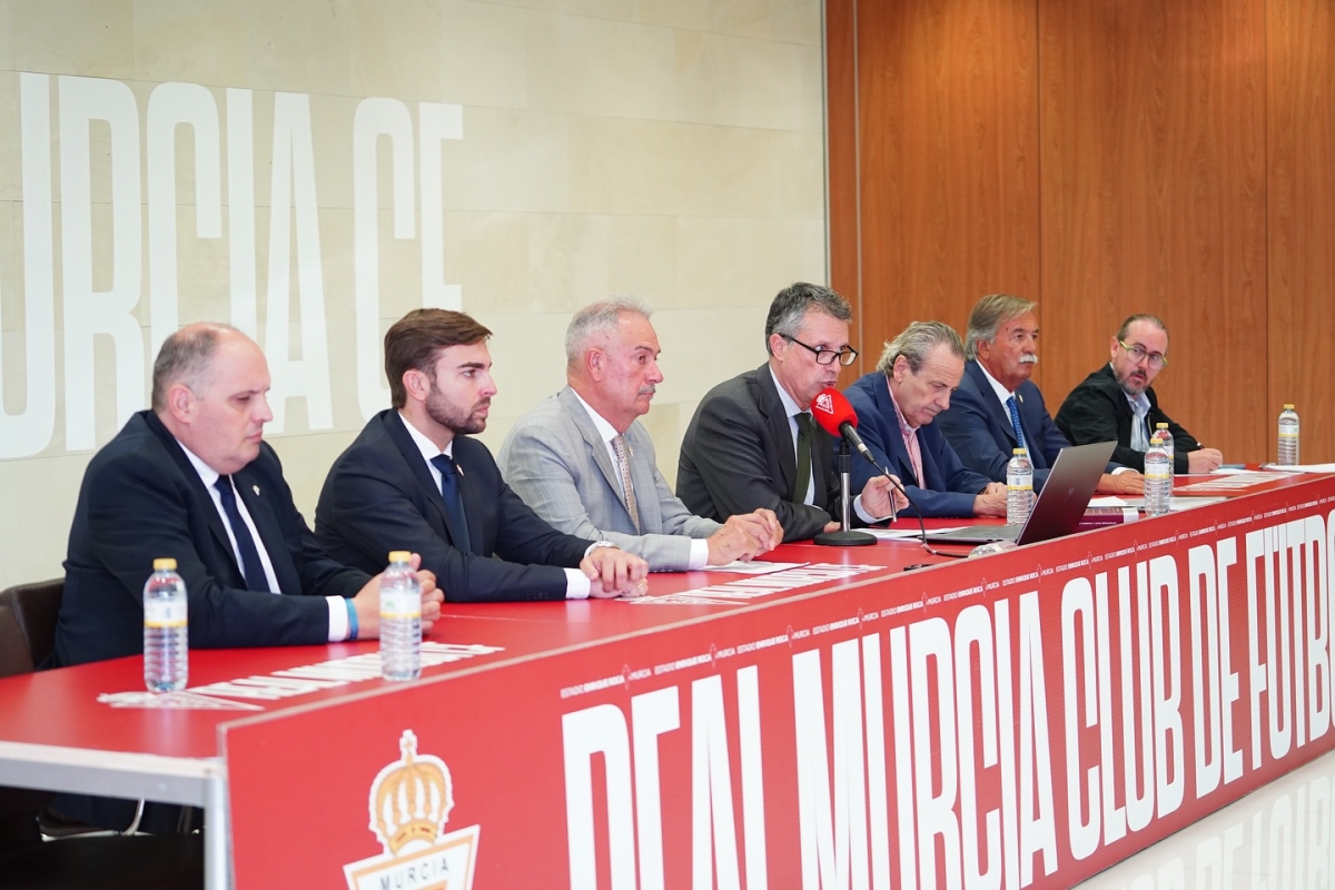 La junta de accionistas del Real Murcia respalda a Felipe Moreno como presidente