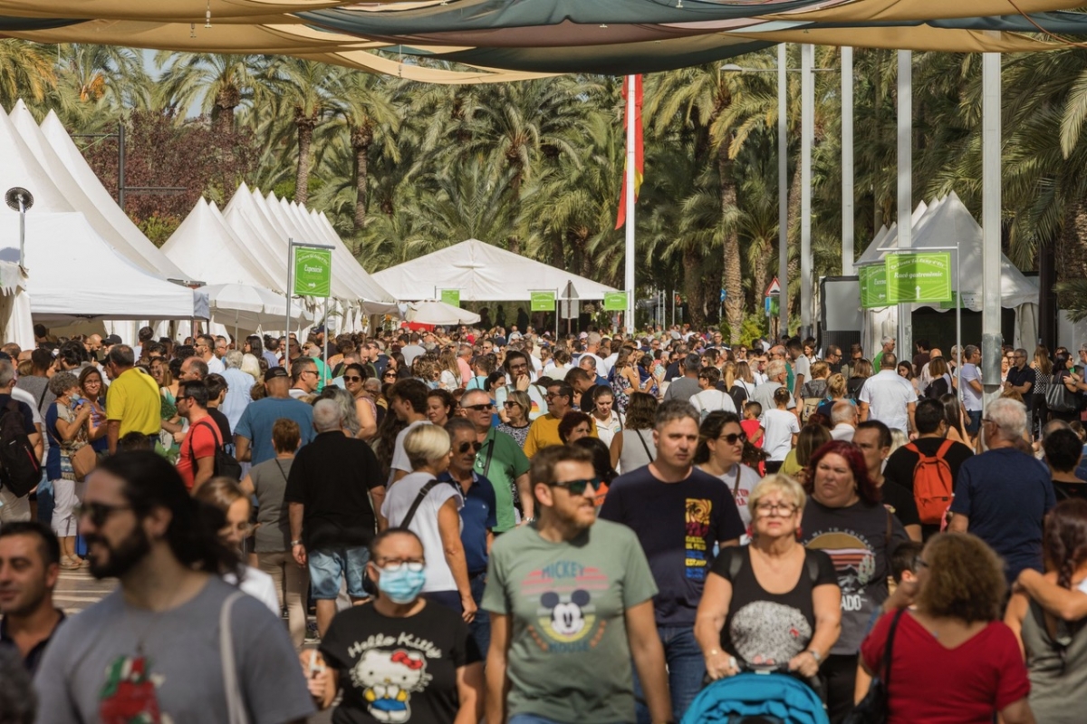 La Fireta del Camp d’Elx cuelga el cartel de completo en una edición que impulsa el comercio y la tradición 