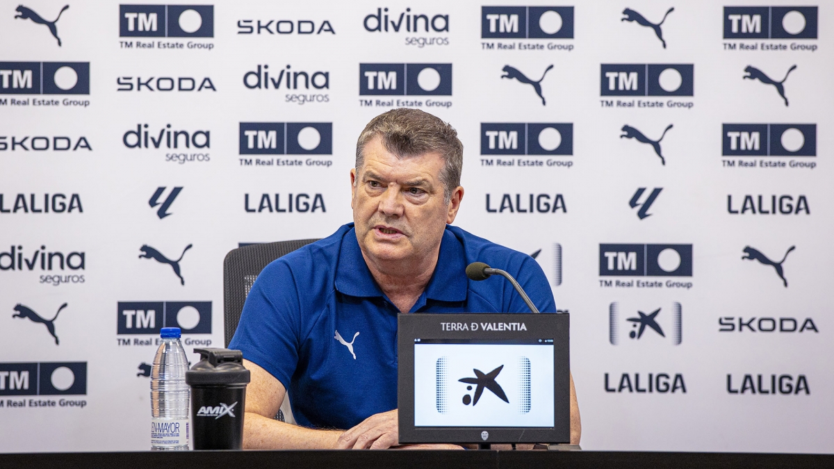 Ron Gourlay intentar calmar las aguas y pide paciencia al valencianismo