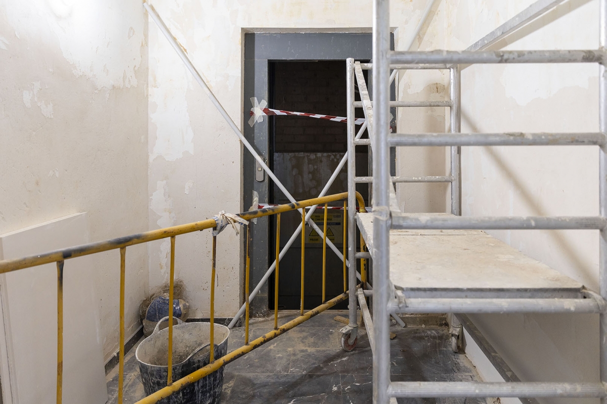 Un ascensor dañado por la Dana en Catarroja.