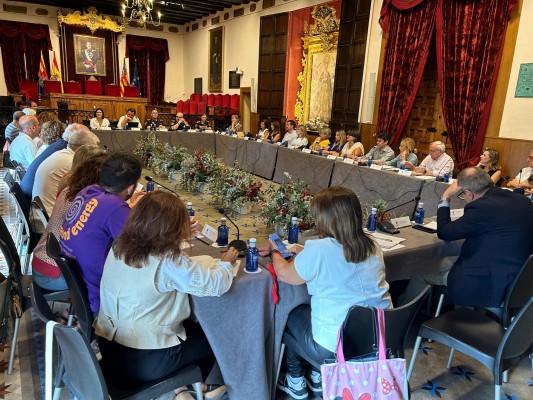 El bipartito de Elche reúne a la comunidad educativa para sus propuestas del plan estratégico 