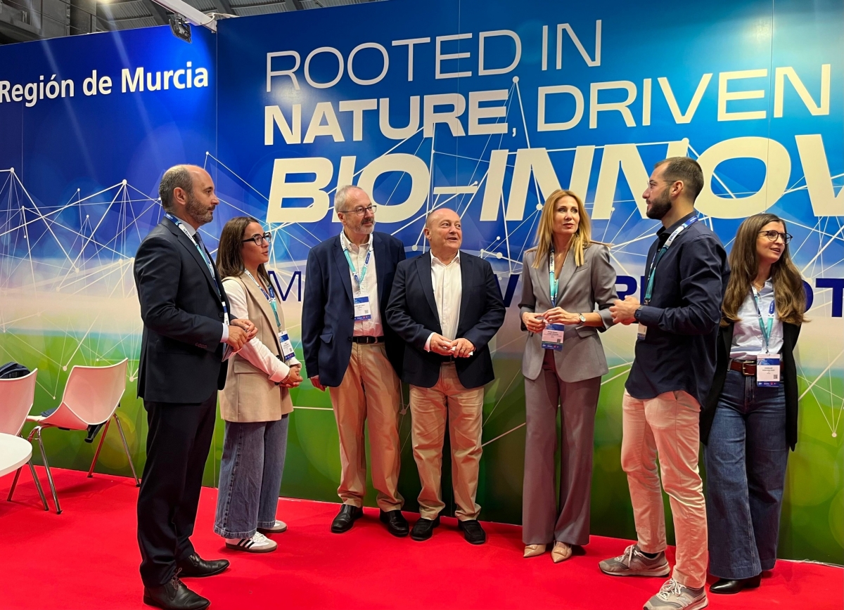 La consejera de Empresa, Marisa López Aragón, visita los estands de las empresas de la Región en Biospain 2025. - Foto: CARM