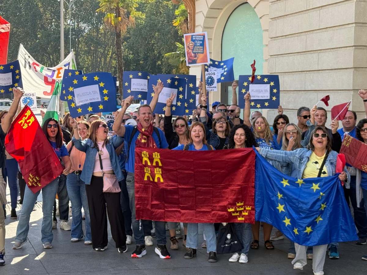 Los interinos murcianos claman en Madrid contra la temporalidad  y piden 