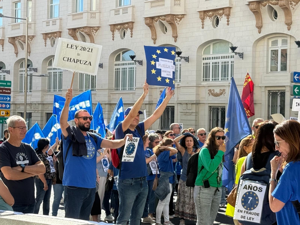 Interinos protestan en Madrid. - Foto: FRAN MANZANERA Interinos protestan en Madrid.