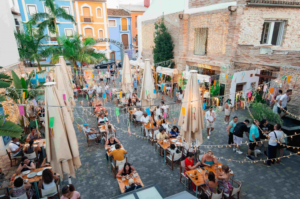 Els Magazinos celebra el Porró Fest, el Oktoberfest de La Marina