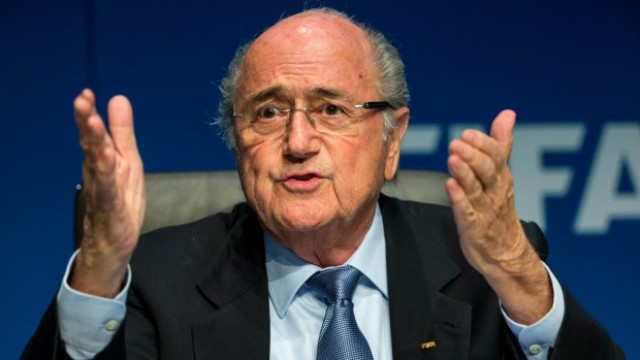 Blatter confía en haber ayudado a Platini tras declarar como testigo en TAS