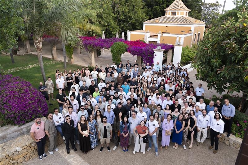 Cuatroochenta recoge la cosecha de sus compras, revaloriza su acción y vende un 28% más en 2025