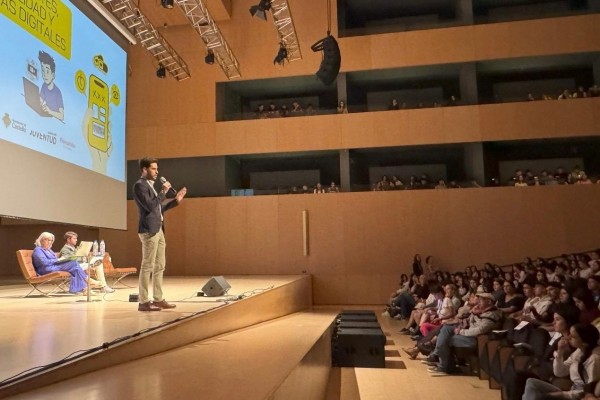 Castelló explica a más de 1.000 estudiantes las herramientas activadas en materia de salud mental