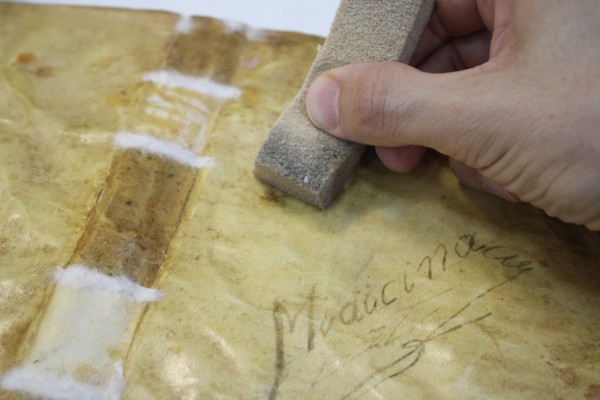 El MuVIM restaura un manuscrito del siglo XVIII del médico valenciano Juan Vicente Estruch
