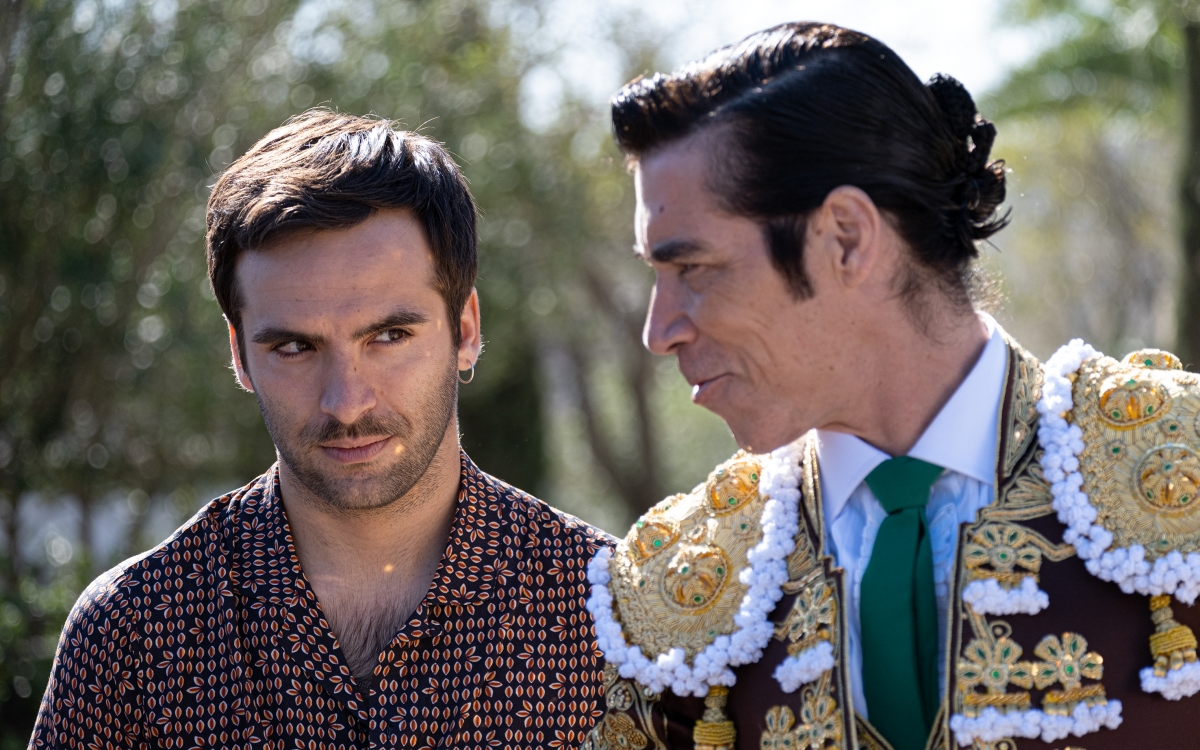 Óscar Jaenada y Ricardo Gómez en una imagen de la serie. - Foto: Disney+ Óscar Jaenada y Ricardo Gómez en una imagen de la serie.