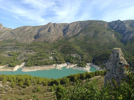 La Generalitat allana el camino para la protección del entorno del embalse de Guadalest