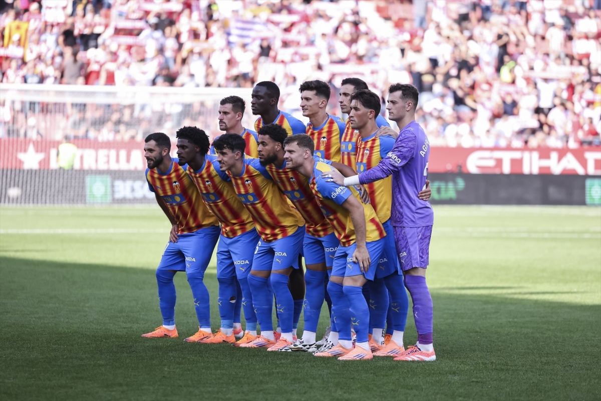 Los minutos de Corberán: dos plazas sin definir en su once