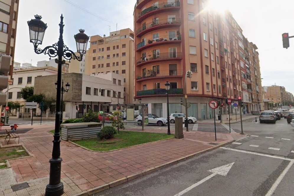 La plaza País Valencià se sitúa a continuación de la calle Trinidad, hasta la avenida Valencia. - 