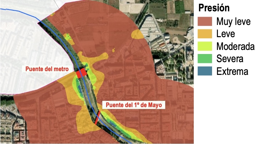Magnitud relativa de la presión hidrodinámica en el entorno de dos puentes de Paiporta el 29-O.