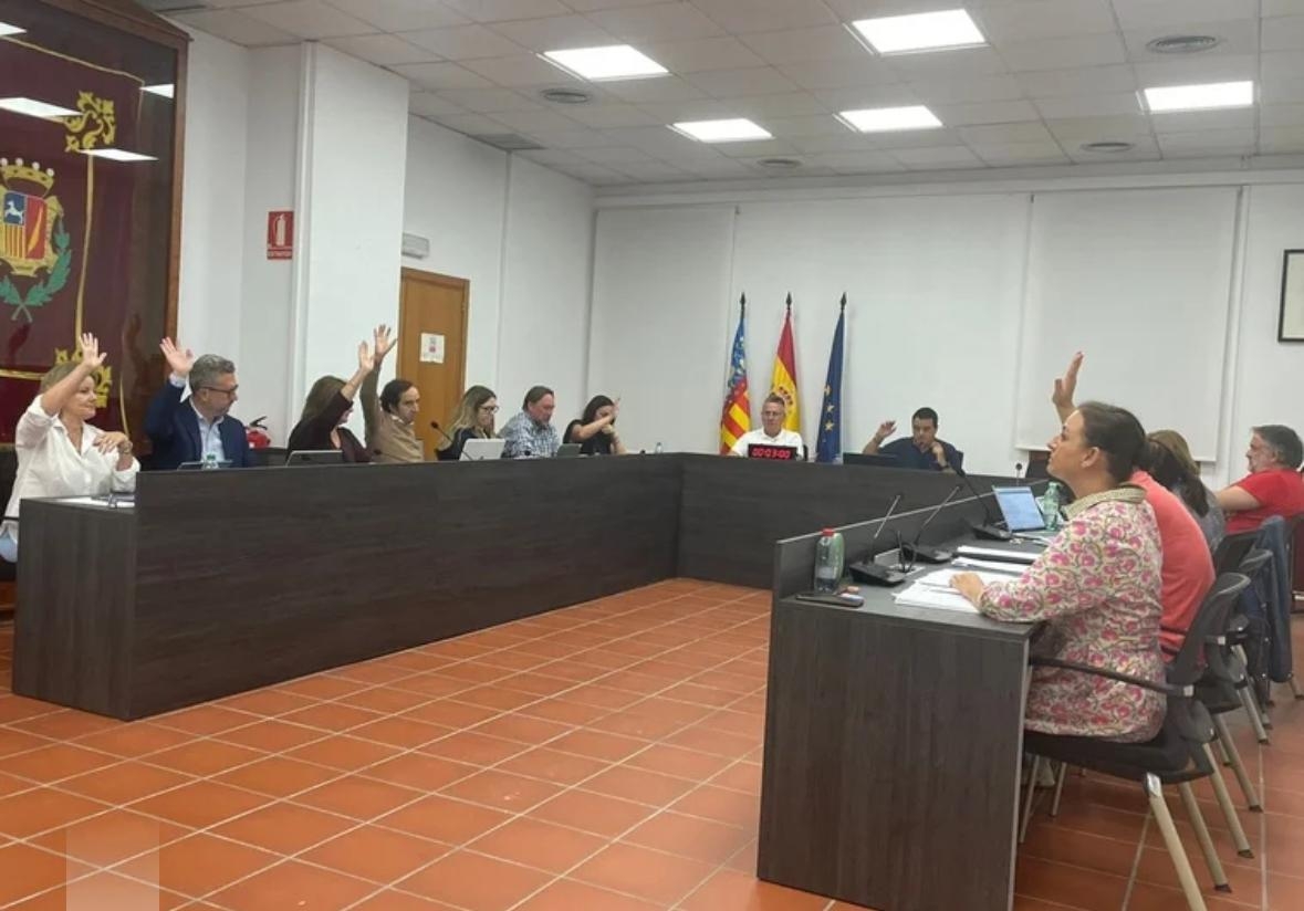 El Ayuntamiento de Rocafort aprueba la bajada de impuestos municipales para 2026