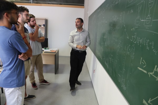 Un profesor de Cartagena firma una investigación junto al Premio Nobel de Física Michel H. Devoret