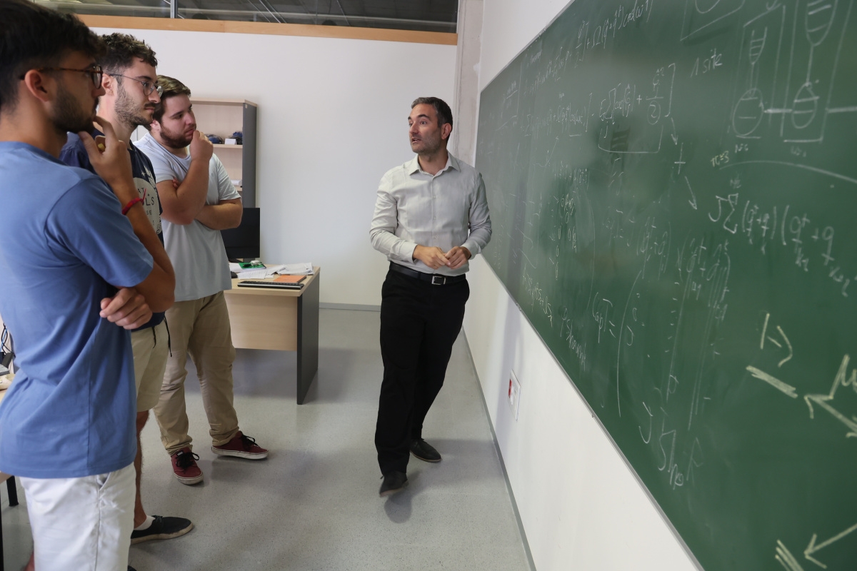 Un profesor de Cartagena firma una investigación junto al Premio Nobel de Física Michel H. Devoret