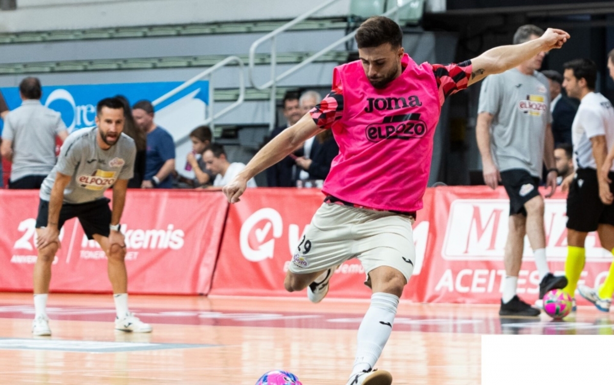  César Velasco se vuelve a lesionar en ElPozo, ahora con un esguince en el tobillo derecho