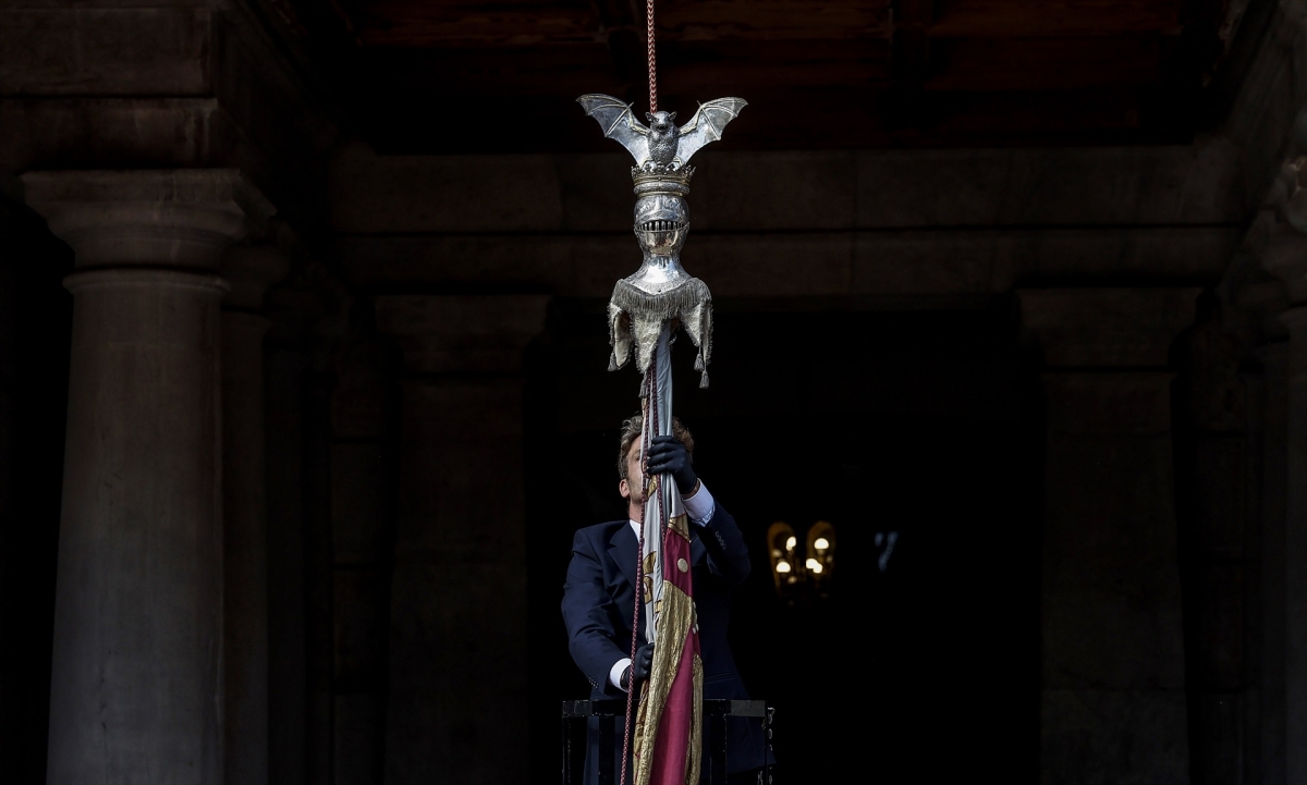 9 d'Octubre: la anomalía y la política valenciana sin filtro