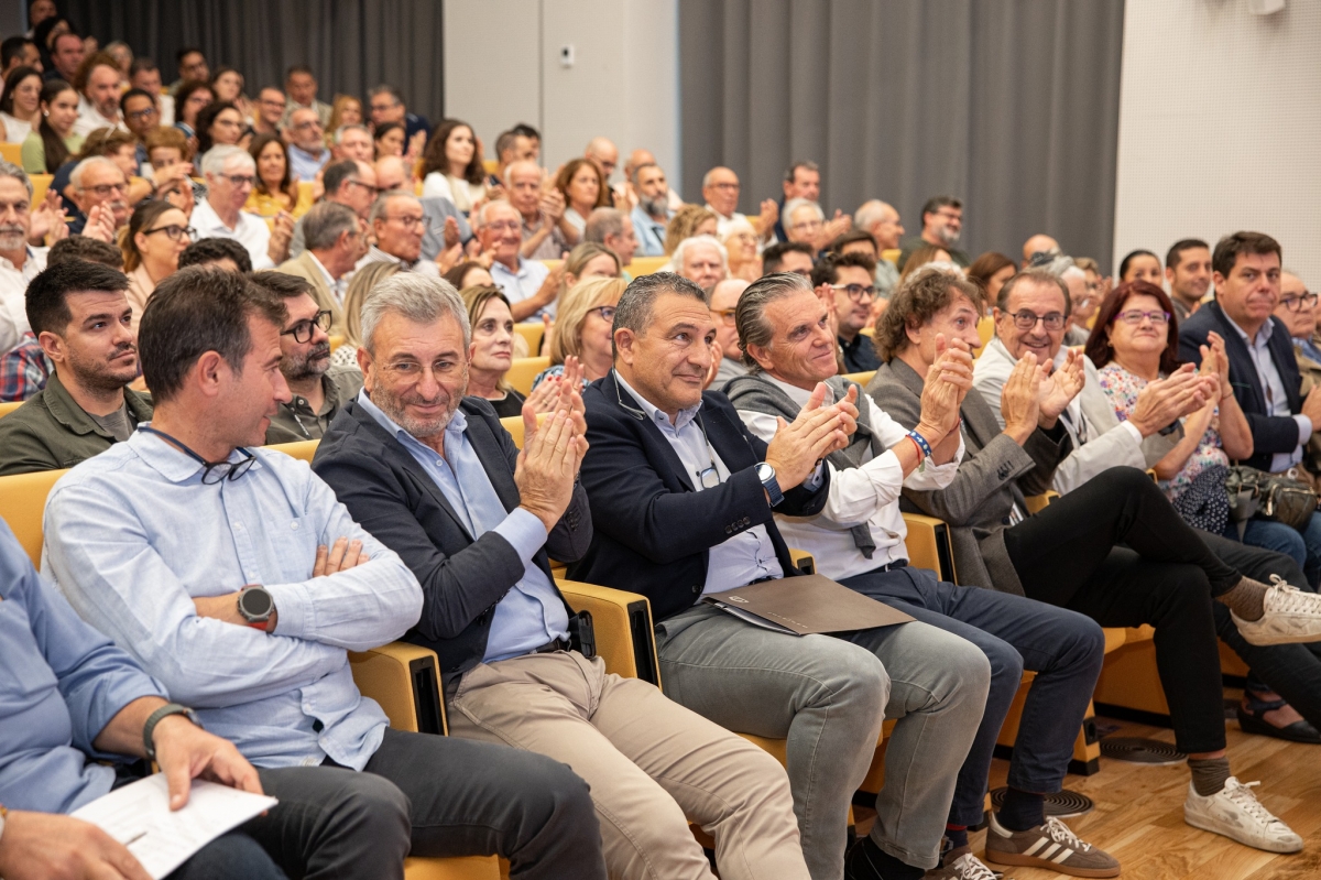 Parte del público que llenó el auditorio.