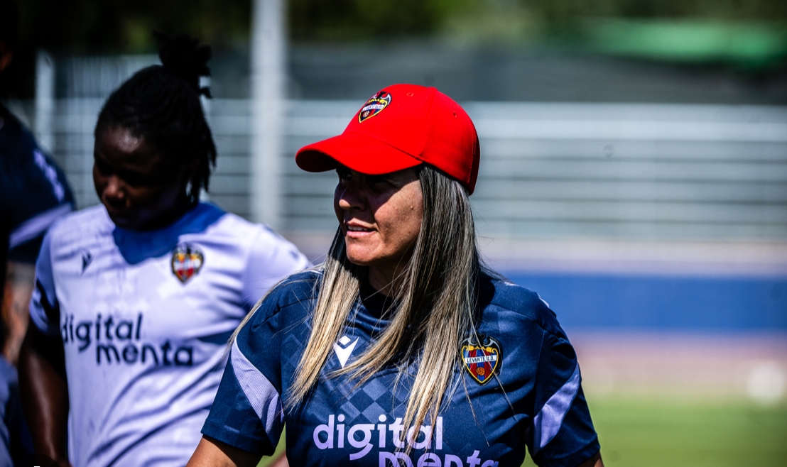 El Levante Femenino destituye a la entrenadora brasileña Emily Lima