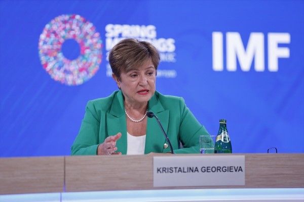 El FMI dice que la economía mundial resiste y está mejor de lo que se temía, pero peor de lo necesario