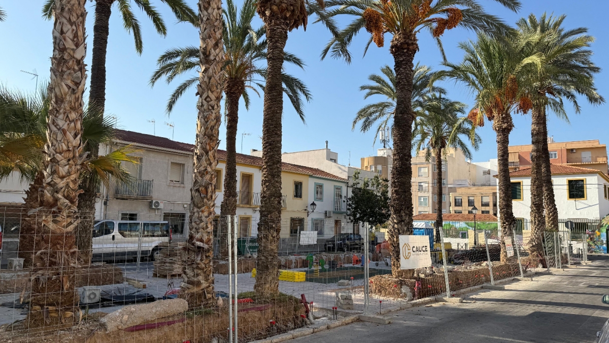 El PSOE de Elche pide mayor planificación y gestión por retrasos en la renovación en Obispo Barrachina