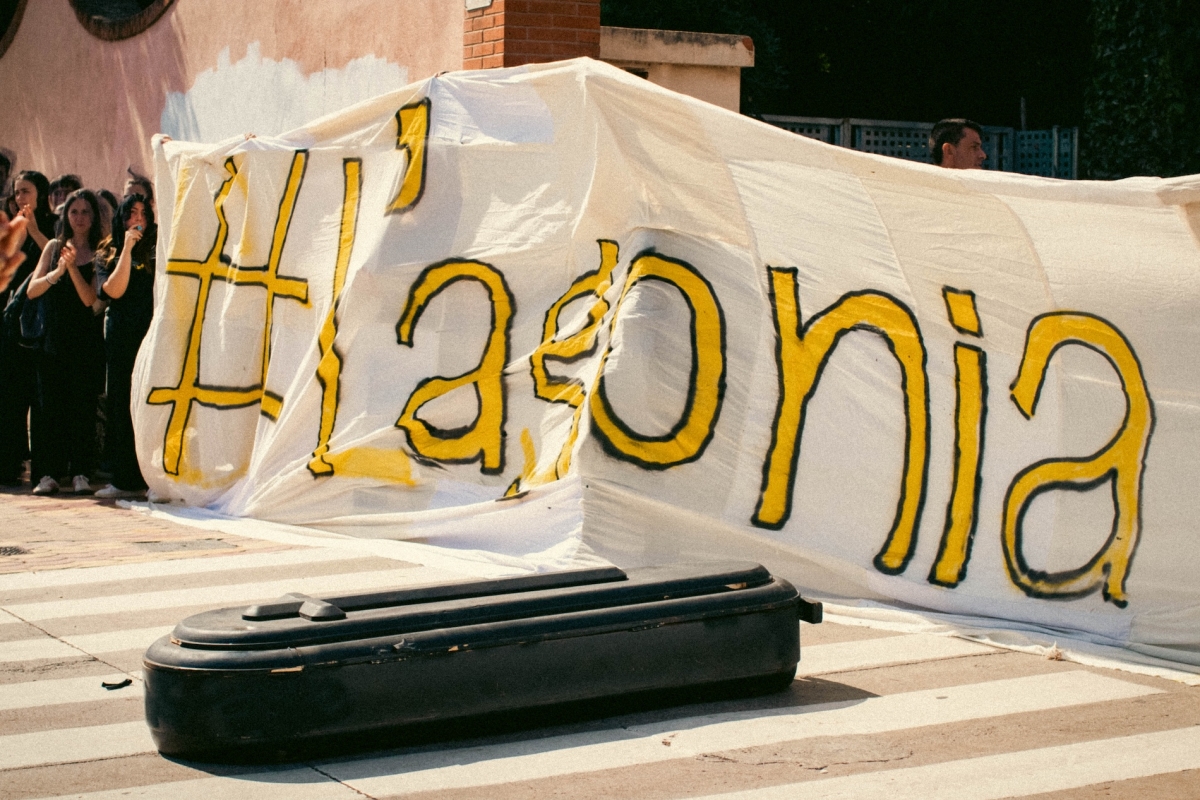 Protesta por la situación de la ESAD València en la sede de la Conselleria en Campanar. - Foto: Rocío Domènech Protesta por la situación de la ESAD València en la sede de la Conselleria en Campanar.