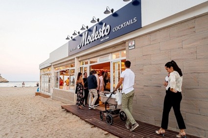 Modesto inicia una nueva etapa: tradición y evolución frente al mar desde 1968