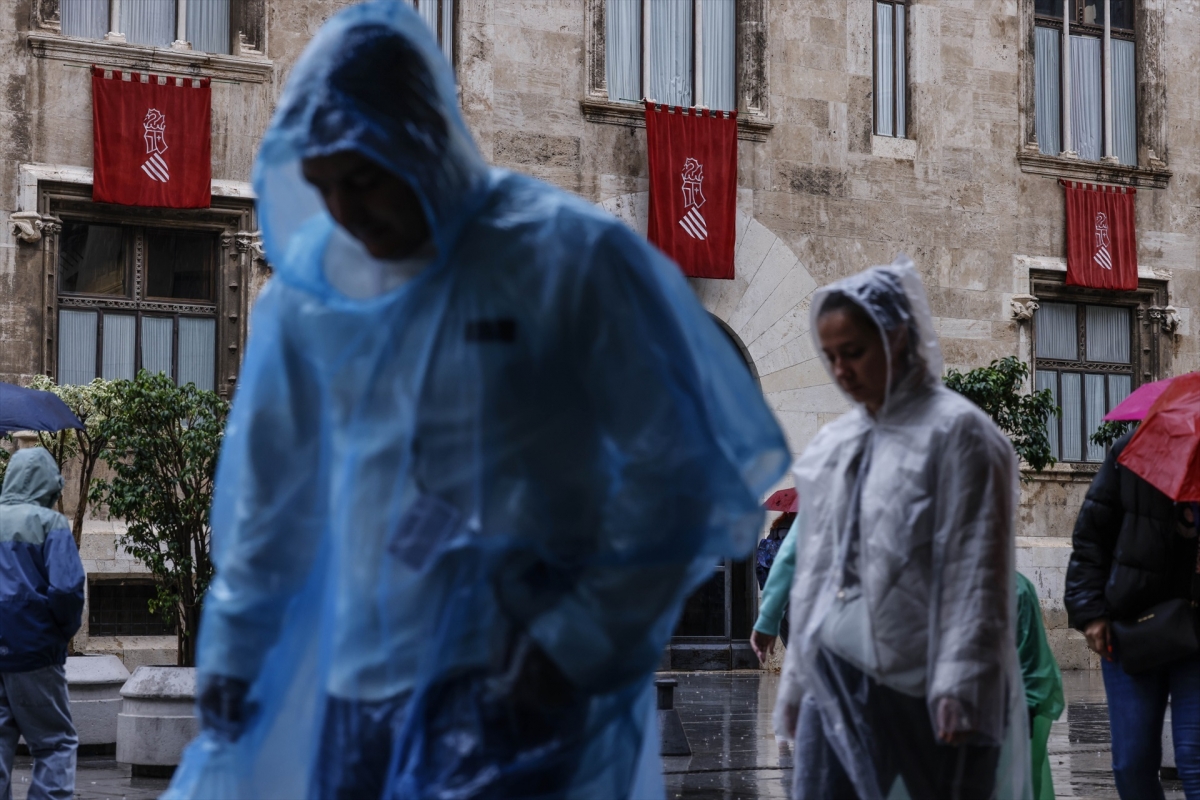 La Comunitat Valenciana celebra un 9 d'Octubre inusual con la cancelación de actos por las fuertes lluvias