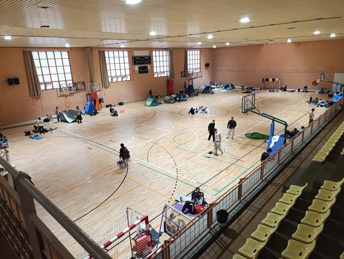 El pabellón Vicente Crespo de Alicante, habilitado para acoger al público del festival Rocanrola tras su cancelación. - El pabellón Vicente Crespo de Alicante, habilitado para acoger al público del festival Rocanrola tras su cancelación.