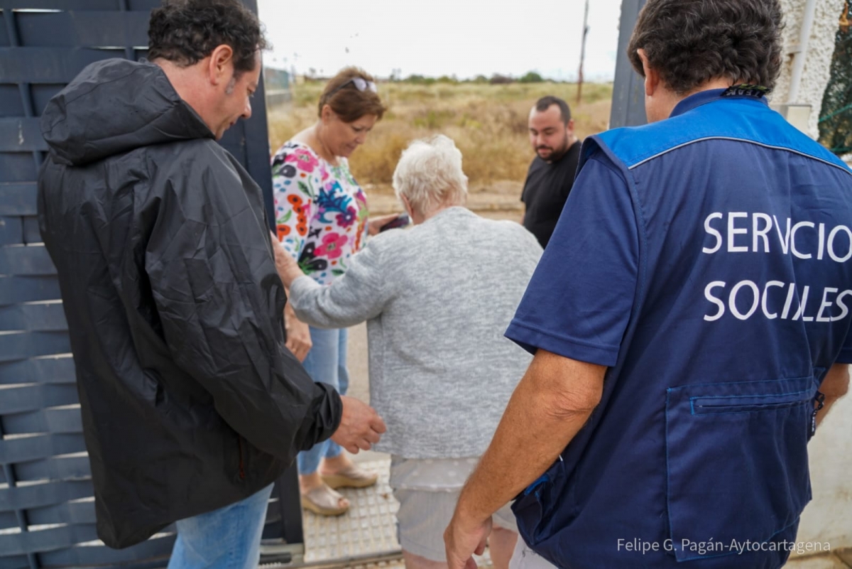 Evacuados habitantes de Bahía Bella y Villas Caravaning ante el aviso rojo por lluvias torrenciales