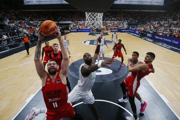 El UCAM CB cae cuatro veces seguidas ante el rival que sería campeón en España y Europa