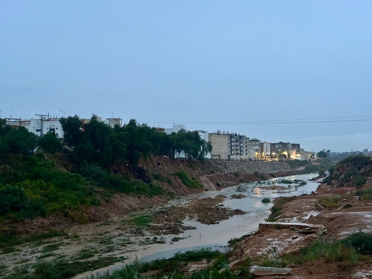 Torrent corta al tráfico algunos caminos y vigila los 