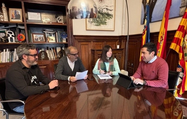 El alcalde, junto a los concejales Raül Llopis y Teresa Sanjuán, y el portavoz municipal, en una imagen de archivo. - 