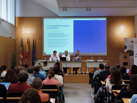 Educación impulsa el proyecto 'Llança't' para fomentar el emprendimiento en 21 centros 