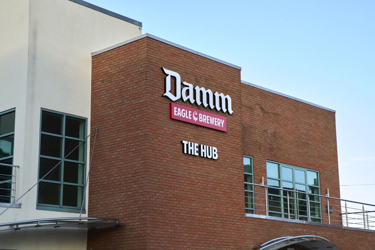 Damm inaugura su primera fábrica en Reino Unido