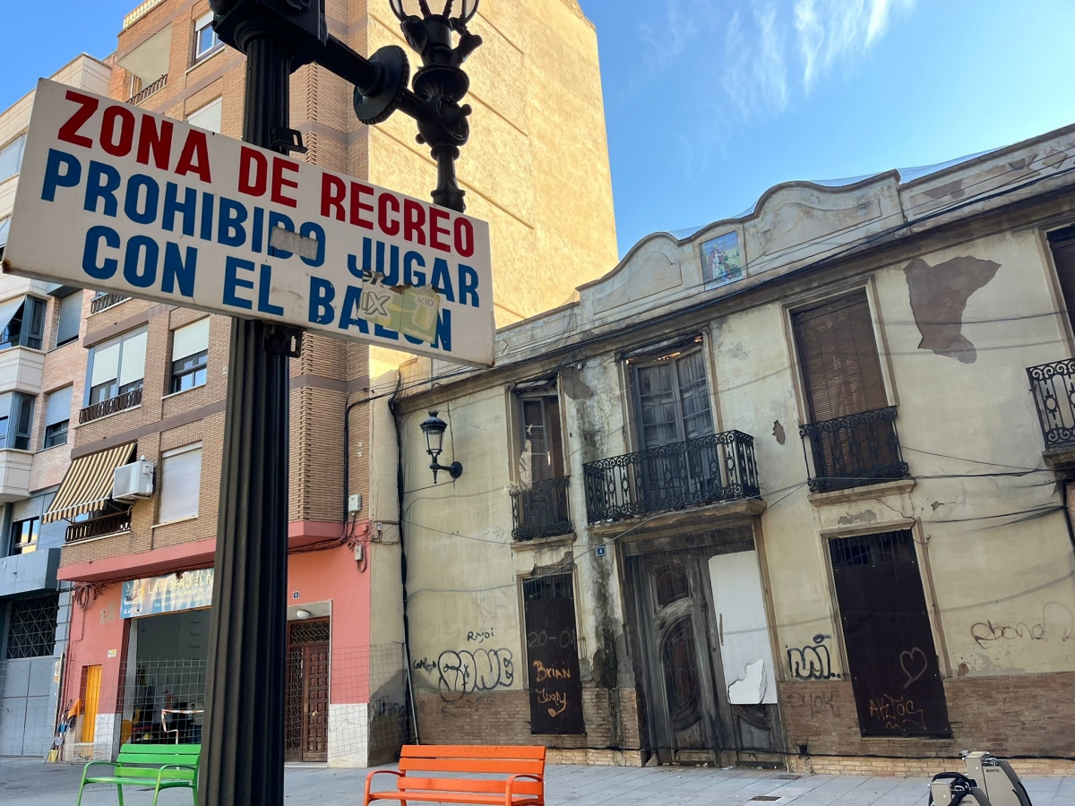 Vivienda afectada en la plaza Mestre Giner.