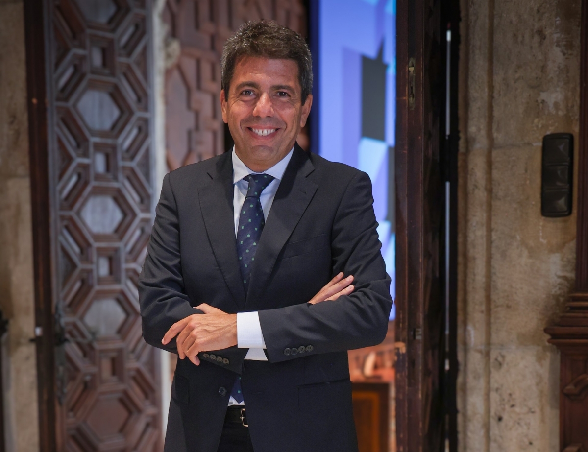 Mazón pasa otra prueba con el 9 d'Octubre: sin protestas y con encuestas favorables