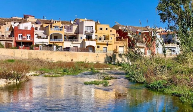 Emergencias pide a los municipios que vigilen cauces y barrancos ante las fuertes lluvias entre el río Girona y Serpis