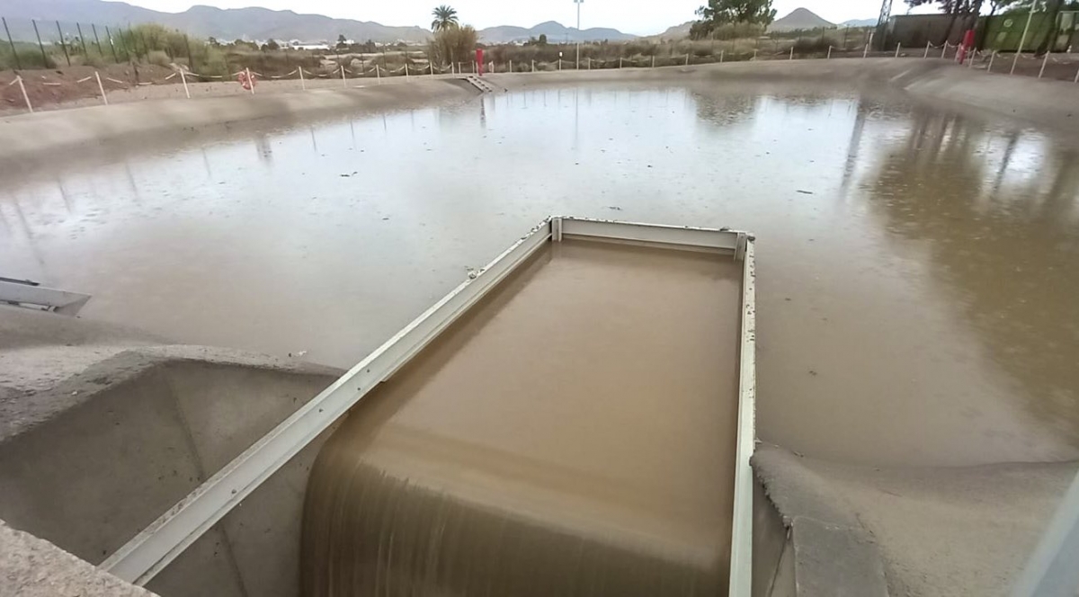El Mar Menor recibe 1.800 litros por segundo de agua dulce por la Dana 'Alice', pero los tanques frenan 137.000 m3 de arrastres
