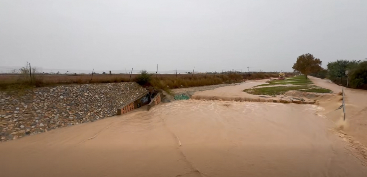 Visita de Mazón a Pilar de la Horadada tras la inundación; se ha evacuado a 60 vecinos